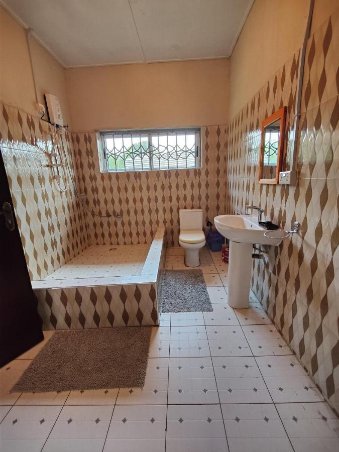 Tumi Hostel Кумаси Экстерьер фото