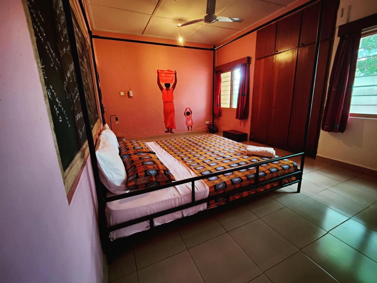 Tumi Hostel Кумаси Экстерьер фото