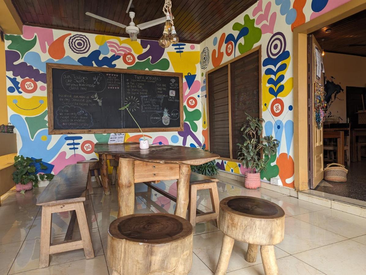 Tumi Hostel Кумаси Экстерьер фото