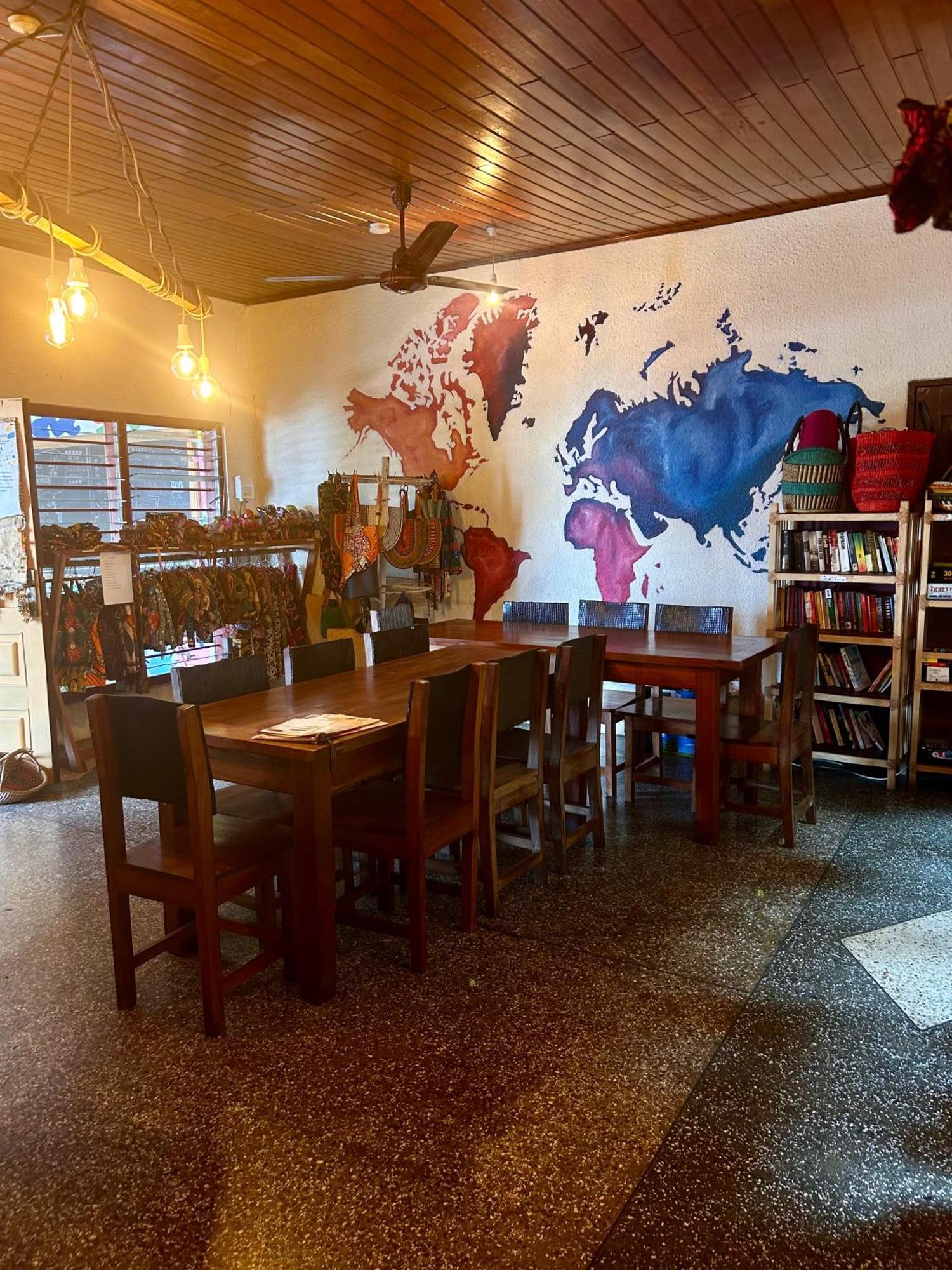Tumi Hostel Кумаси Экстерьер фото