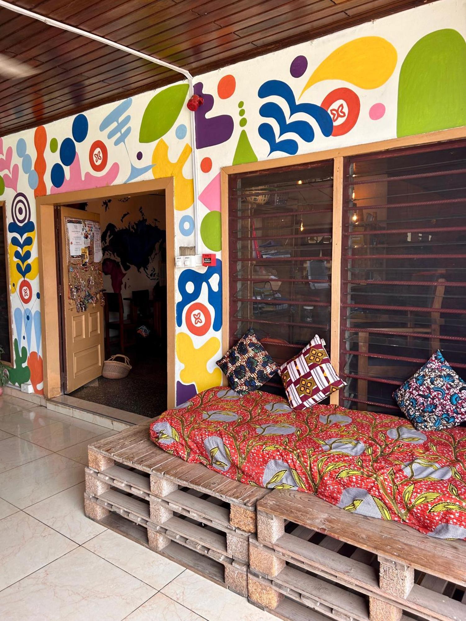 Tumi Hostel Кумаси Экстерьер фото