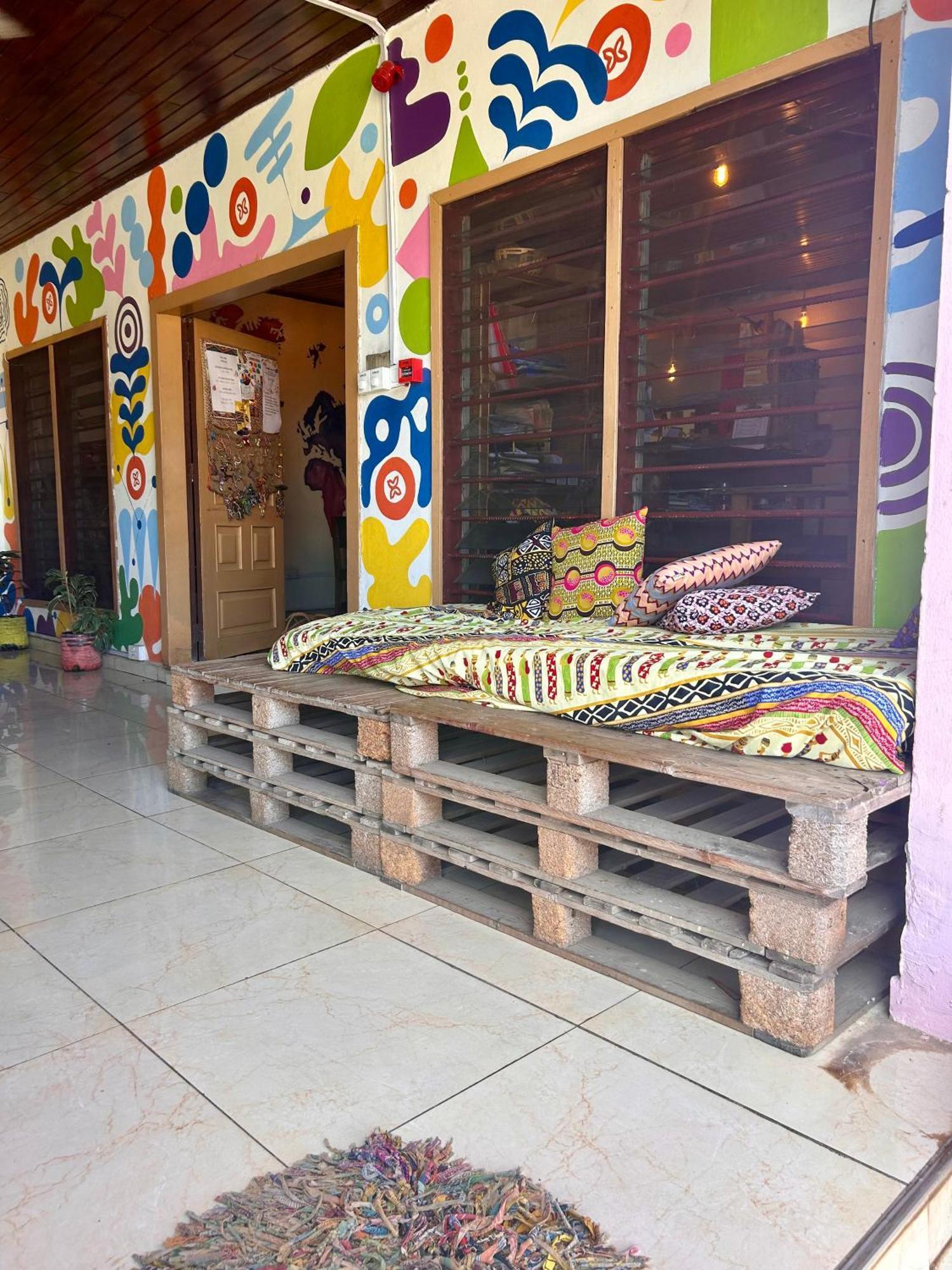 Tumi Hostel Кумаси Экстерьер фото