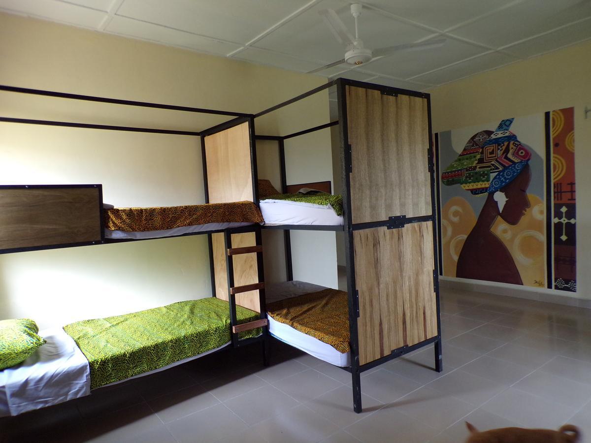 Tumi Hostel Кумаси Экстерьер фото